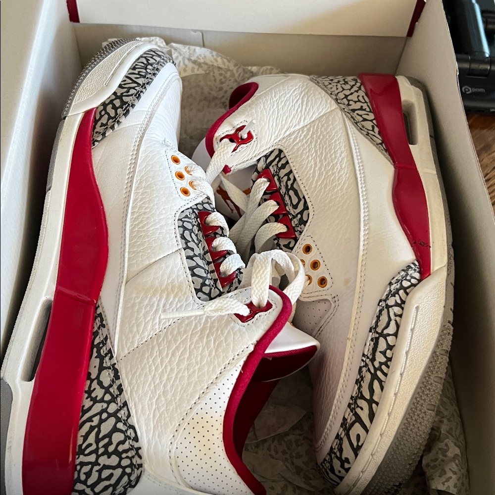 AIR JORDAN 3 RETRO (GS) - Size 8